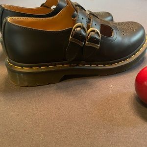 Dr. MARTENS-BLACK SMOOTH LEATHER MARY JANE SHOES SZ7